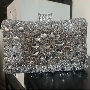 Sparkly clutch with detachable straps